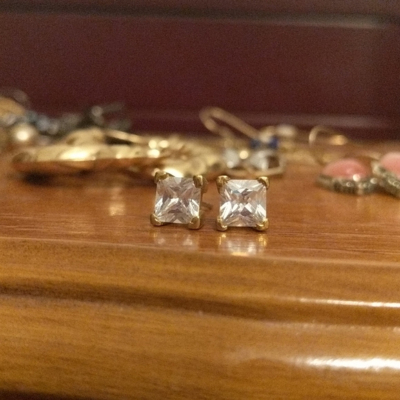 Princess cut studs - Picture 2 of 2